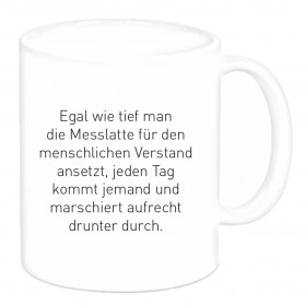 Tasse "Egal wie tief man die Messlatte..."